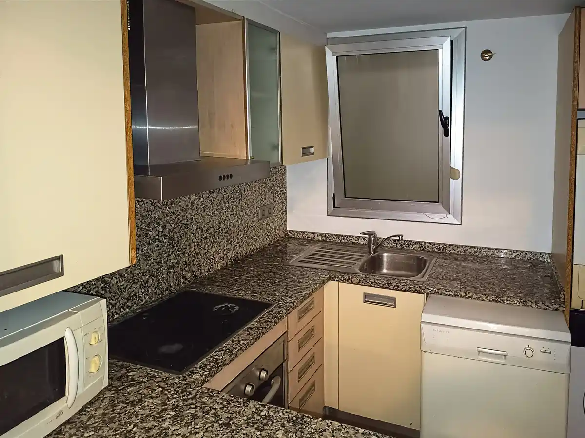 Vive el mar a solo 100 metros de la playa de Empuriabrava.