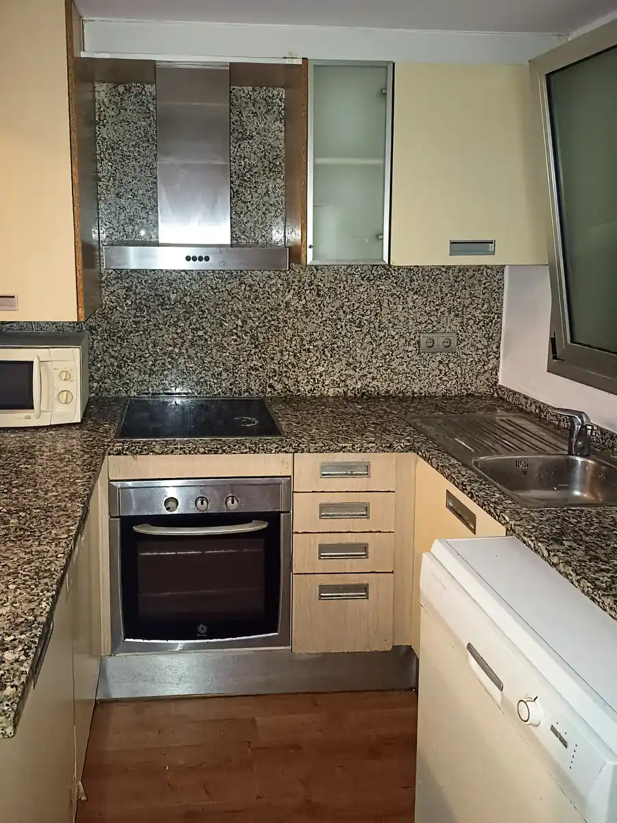 Vive el mar a solo 100 metros de la playa de Empuriabrava.