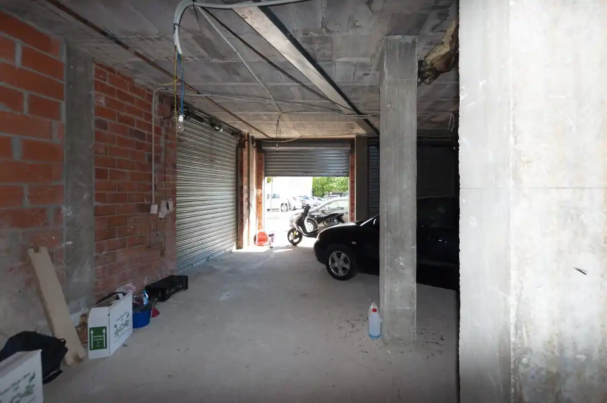 Local +garaje en venta (Roses).