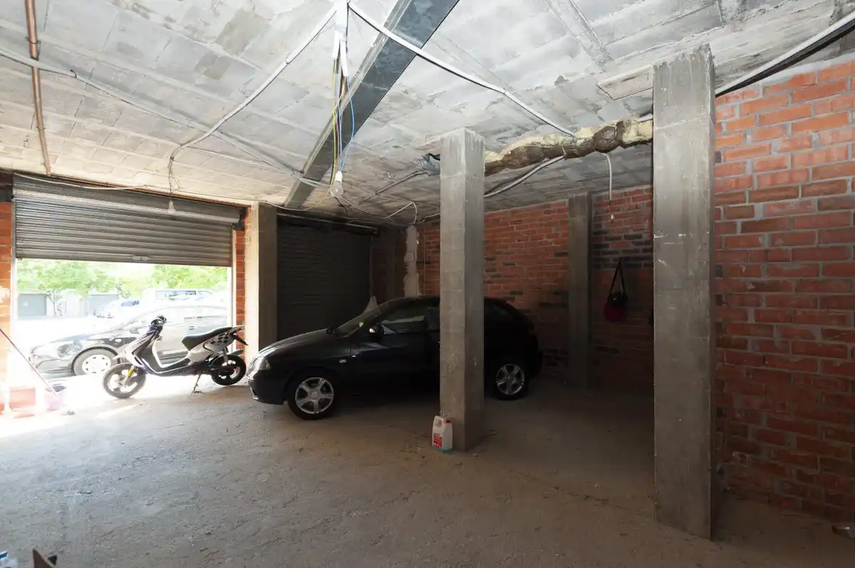 Local +garaje en venta (Roses).