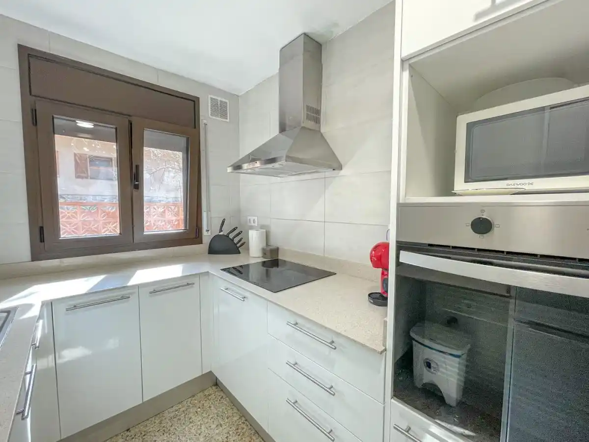 CASA CON DOS VIVIENDAS INDEPENDIENTES EN ALBANYÀ