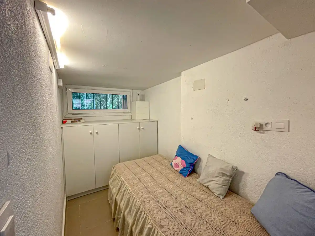 CASA CON DOS VIVIENDAS INDEPENDIENTES EN ALBANYÀ
