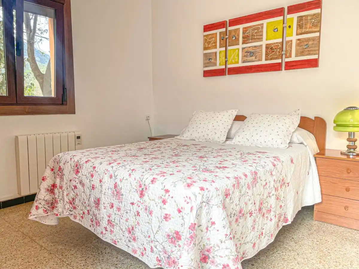 CASA CON DOS VIVIENDAS INDEPENDIENTES EN ALBANYÀ