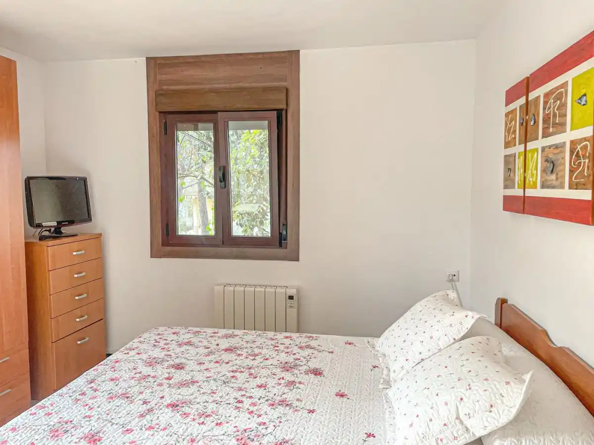 CASA CON DOS VIVIENDAS INDEPENDIENTES EN ALBANYÀ