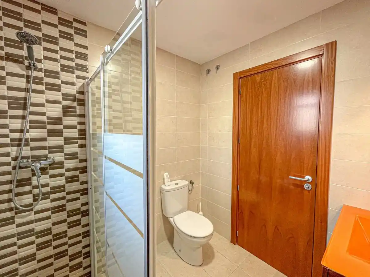 CASA CON DOS VIVIENDAS INDEPENDIENTES EN ALBANYÀ