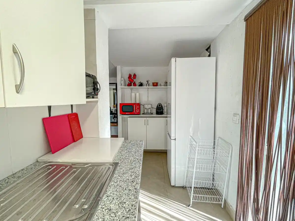CASA CON DOS VIVIENDAS INDEPENDIENTES EN ALBANYÀ