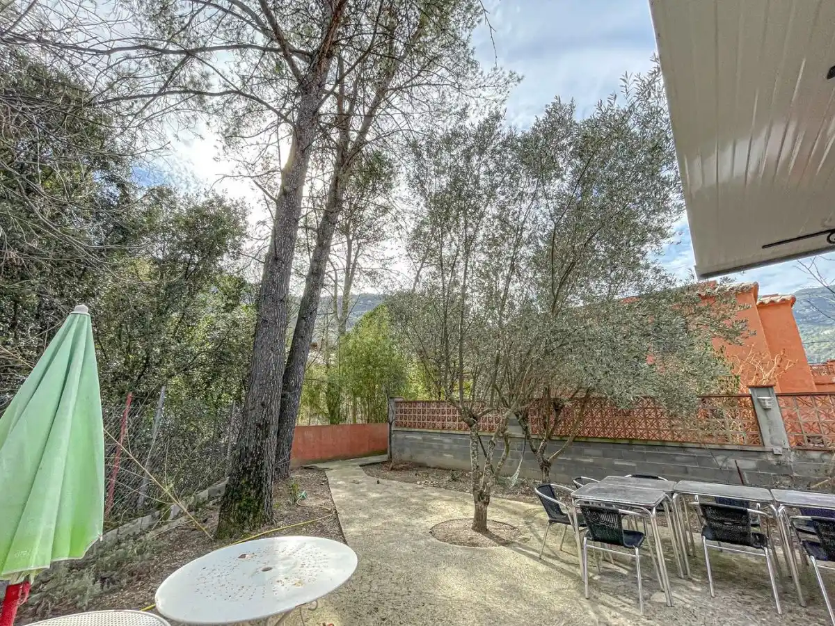 CASA CON DOS VIVIENDAS INDEPENDIENTES EN ALBANYÀ