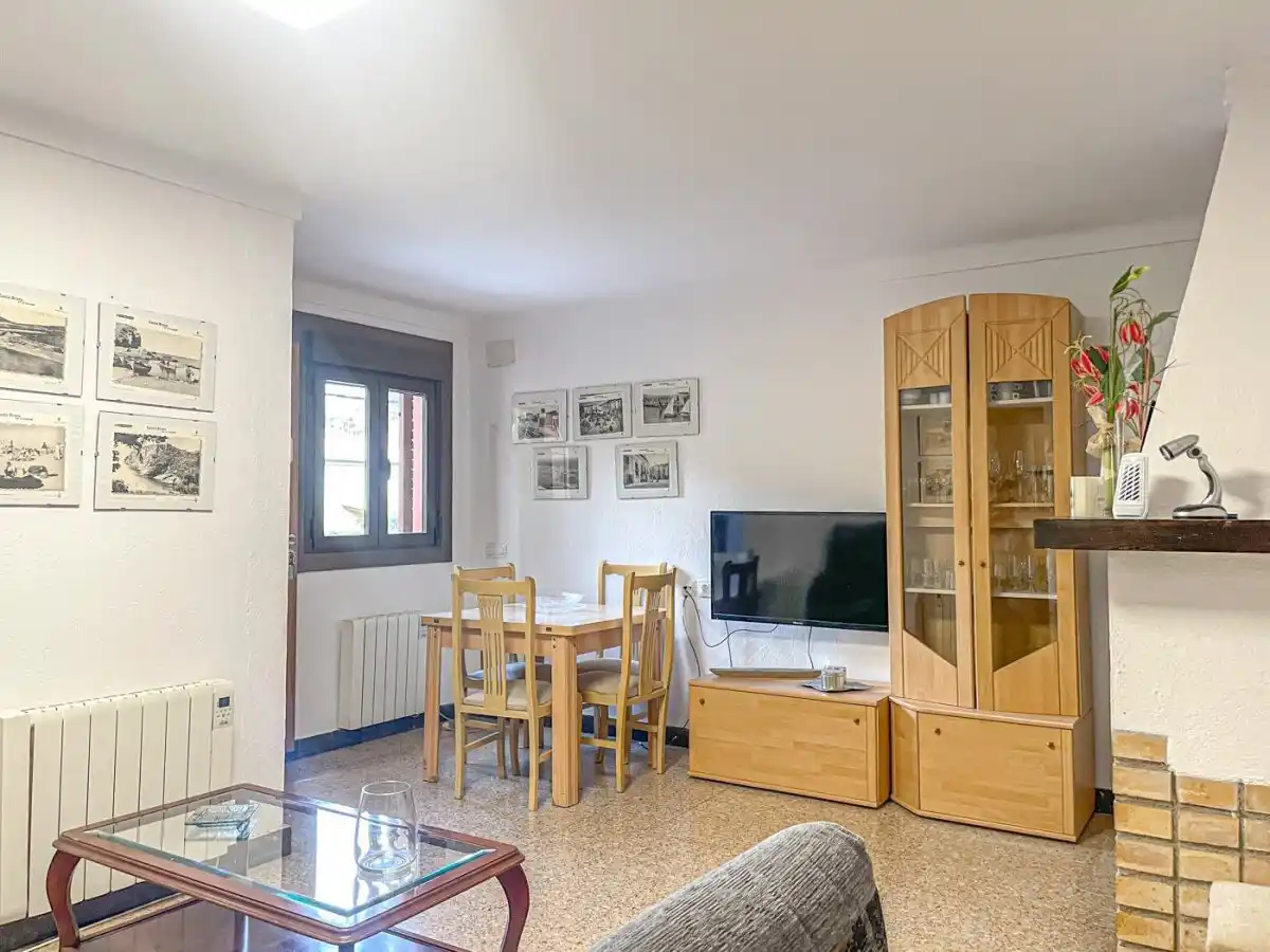 CASA CON DOS VIVIENDAS INDEPENDIENTES EN ALBANYÀ
