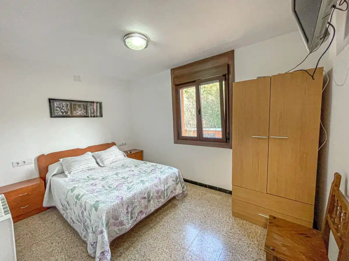 CASA CON DOS VIVIENDAS INDEPENDIENTES EN ALBANYÀ