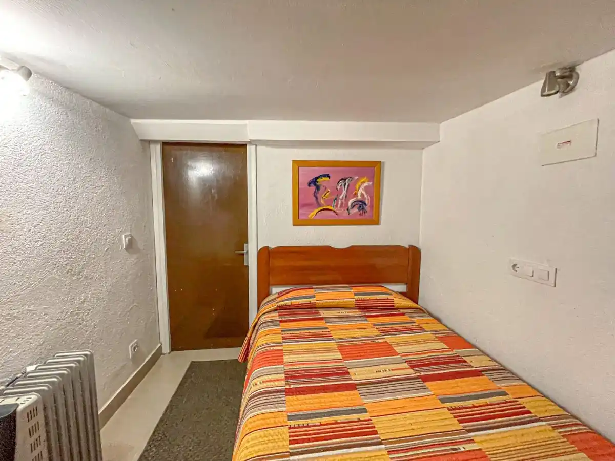 CASA CON DOS VIVIENDAS INDEPENDIENTES EN ALBANYÀ