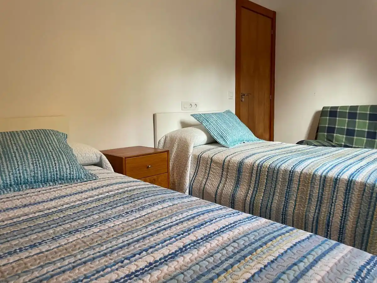 CASA CON DOS VIVIENDAS INDEPENDIENTES EN ALBANYÀ