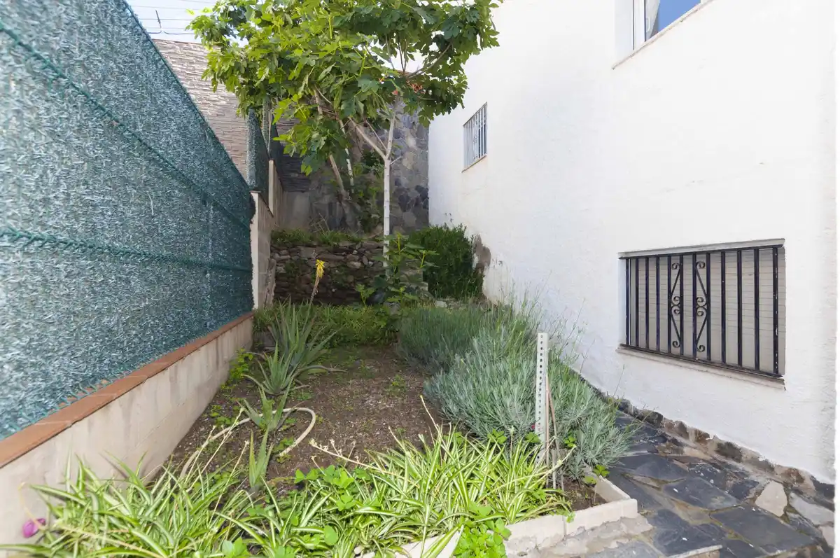 Amplio apartamento con jardín privado cerca de la playa y del centro de la ciudad. (Roses)