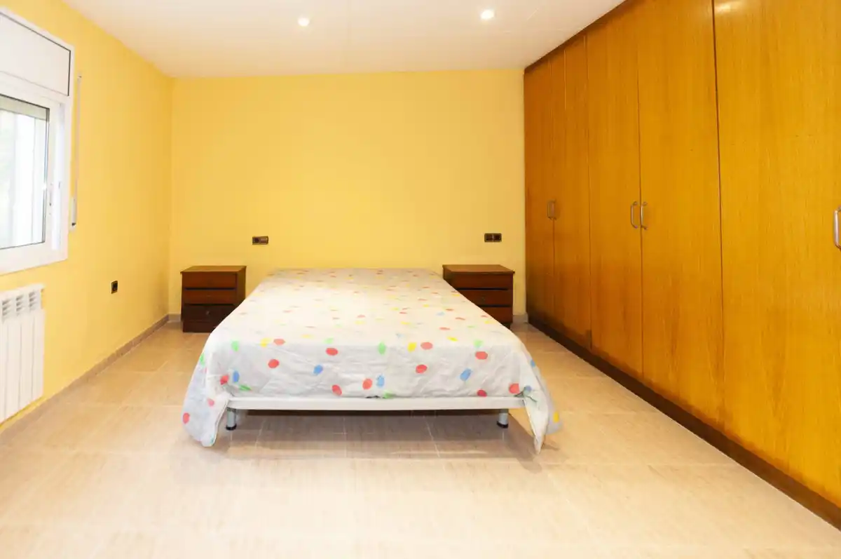 Amplio apartamento con jardín privado cerca de la playa y del centro de la ciudad. (Roses)