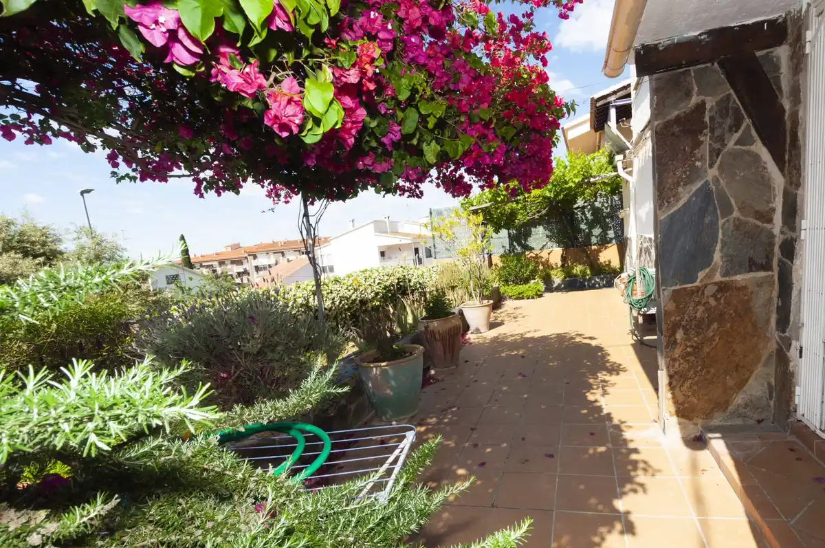 Amplio apartamento con jardín privado cerca de la playa y del centro de la ciudad. (Roses)