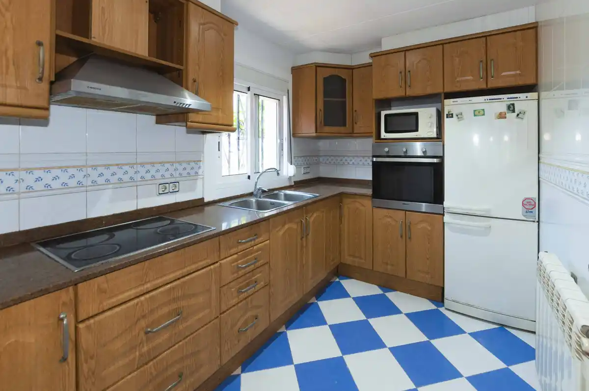 Amplio apartamento con jardín privado cerca de la playa y del centro de la ciudad. (Roses)