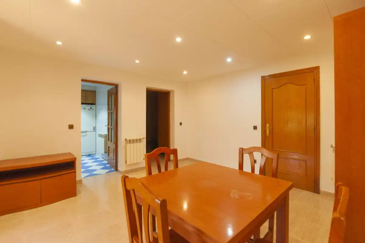 Amplio apartamento con jardín privado cerca de la playa y del centro de la ciudad. (Roses)