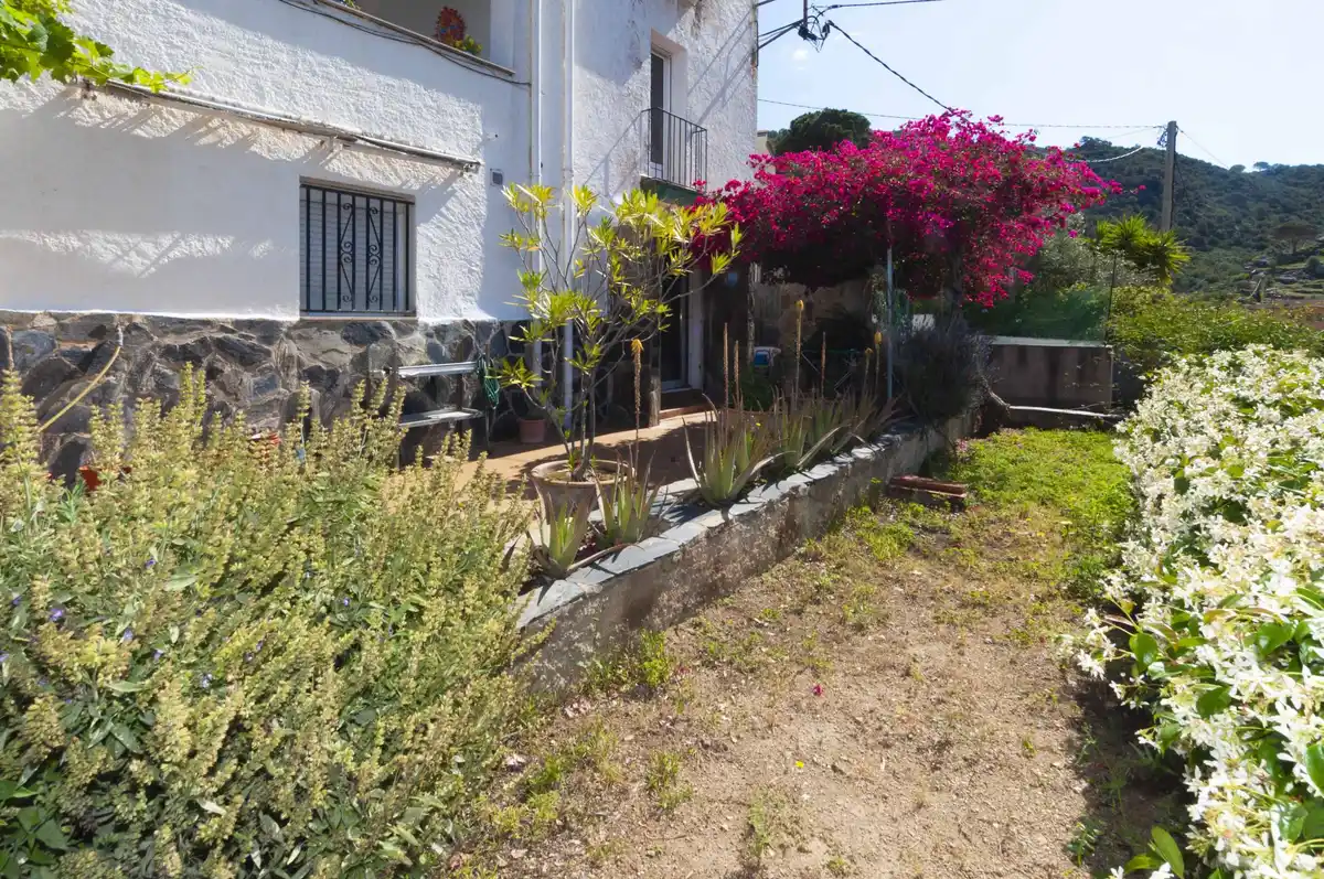 Amplio apartamento con jardín privado cerca de la playa y del centro de la ciudad. (Roses)
