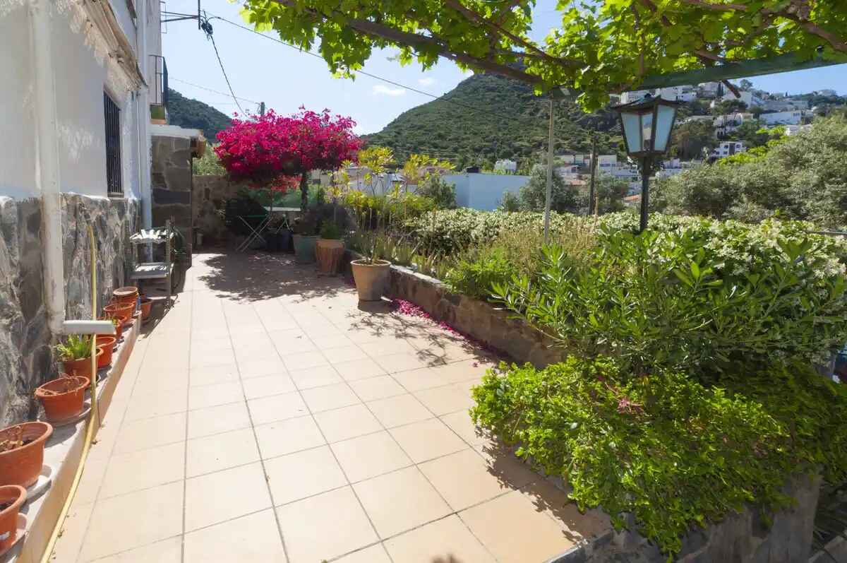 Amplio apartamento con jardín privado cerca de la playa y del centro de la ciudad. (Roses)