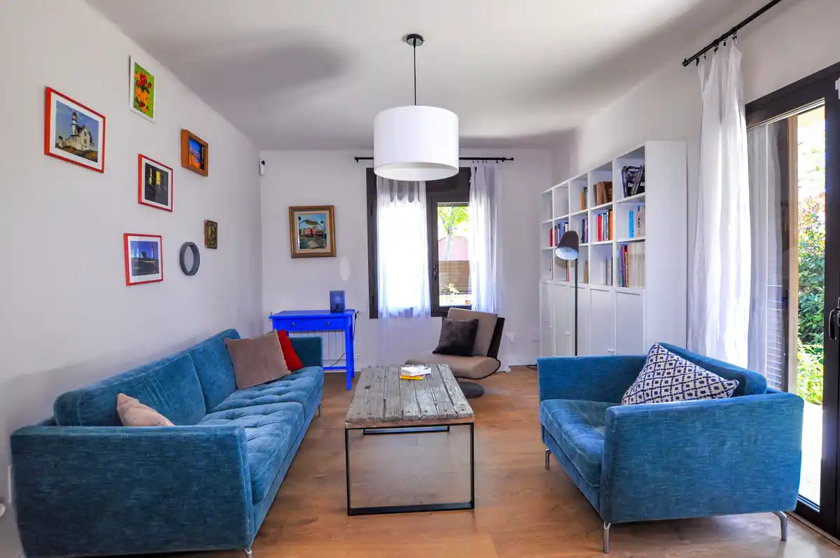 Casa reformada en venta con jardín en Sant Pere Pescador.