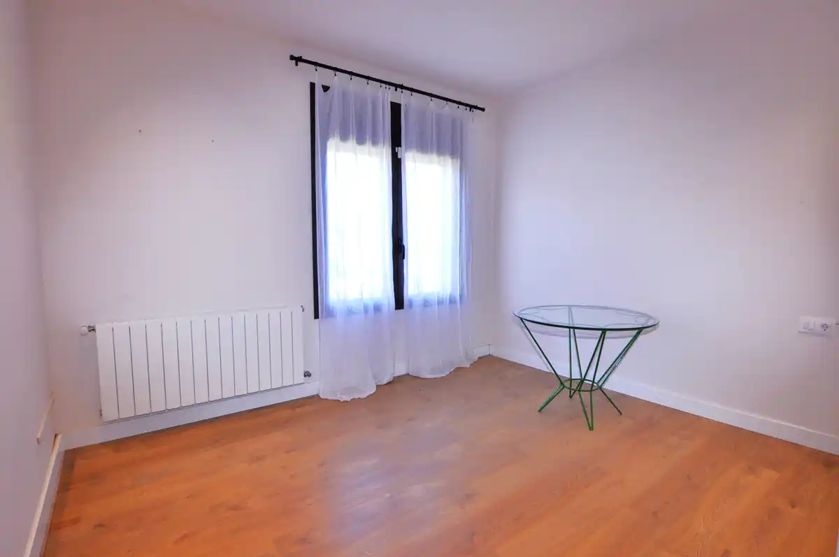 Casa reformada en venta con jardín en Sant Pere Pescador.