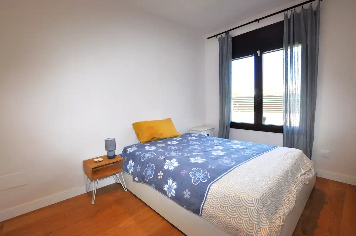 Casa reformada en venta con jardín en Sant Pere Pescador.