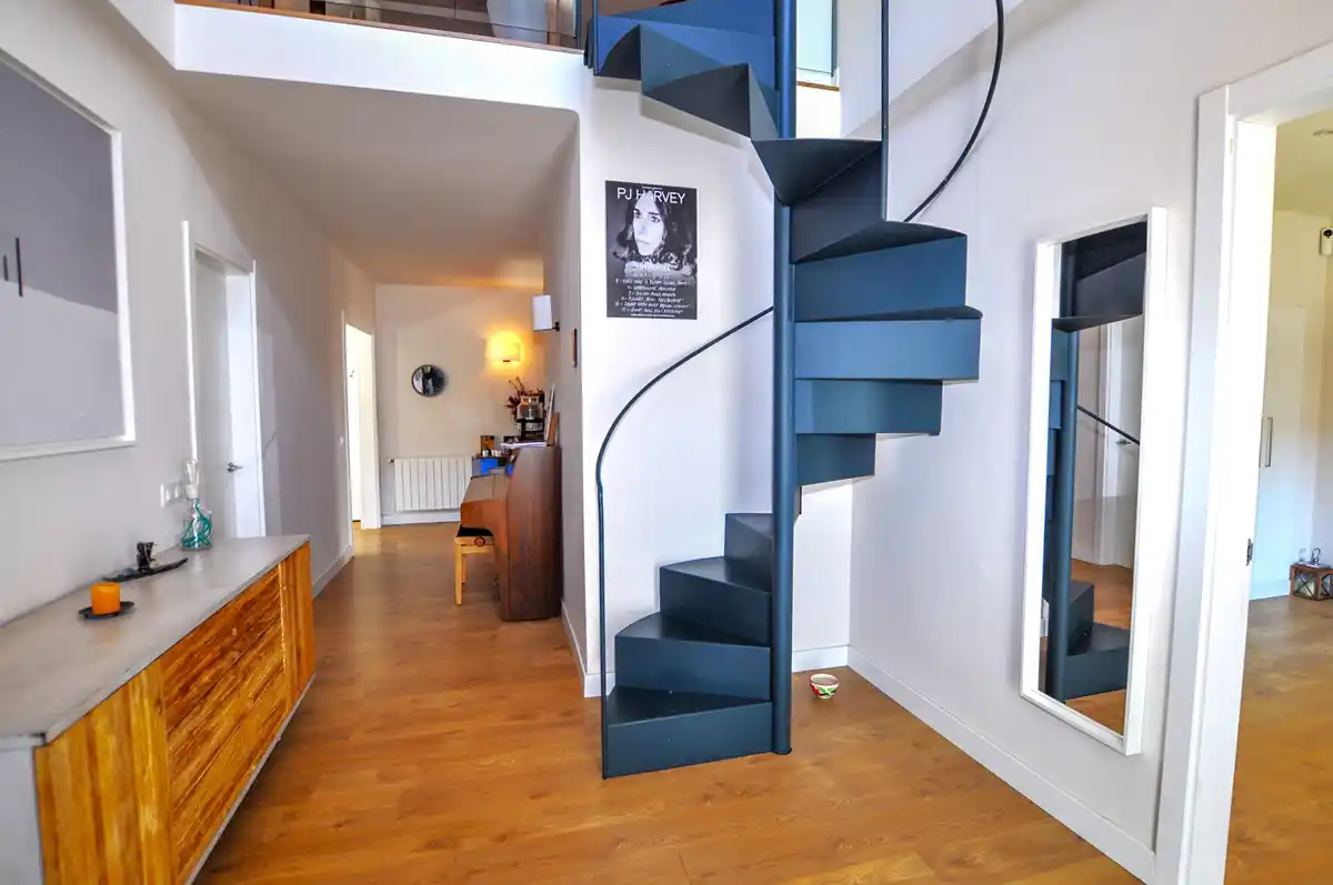 Casa reformada en venta con jardín en Sant Pere Pescador.