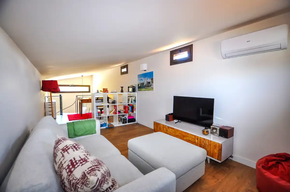 Casa reformada en venta con jardín en Sant Pere Pescador.