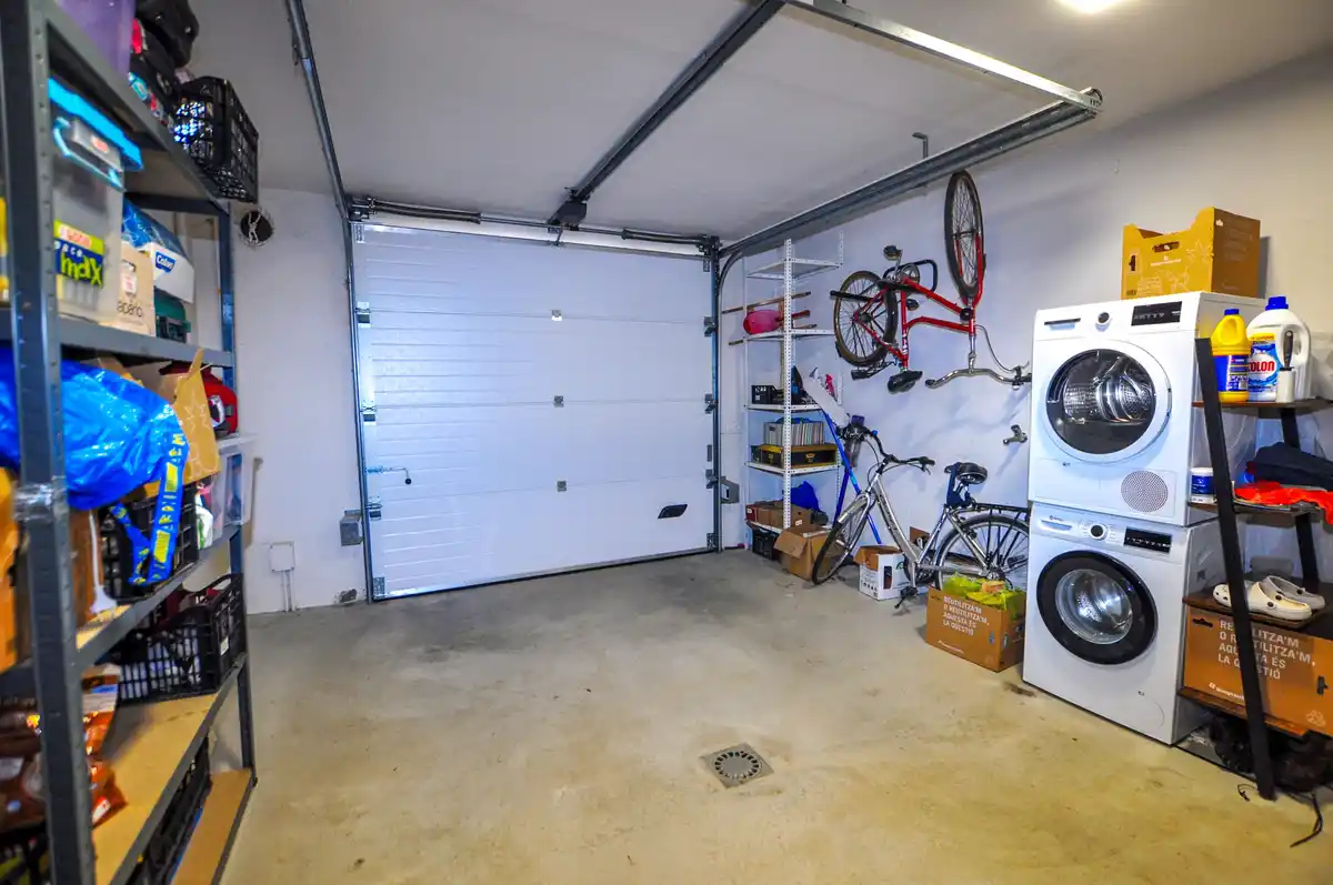 Casa reformada en venta con jardín en Sant Pere Pescador.