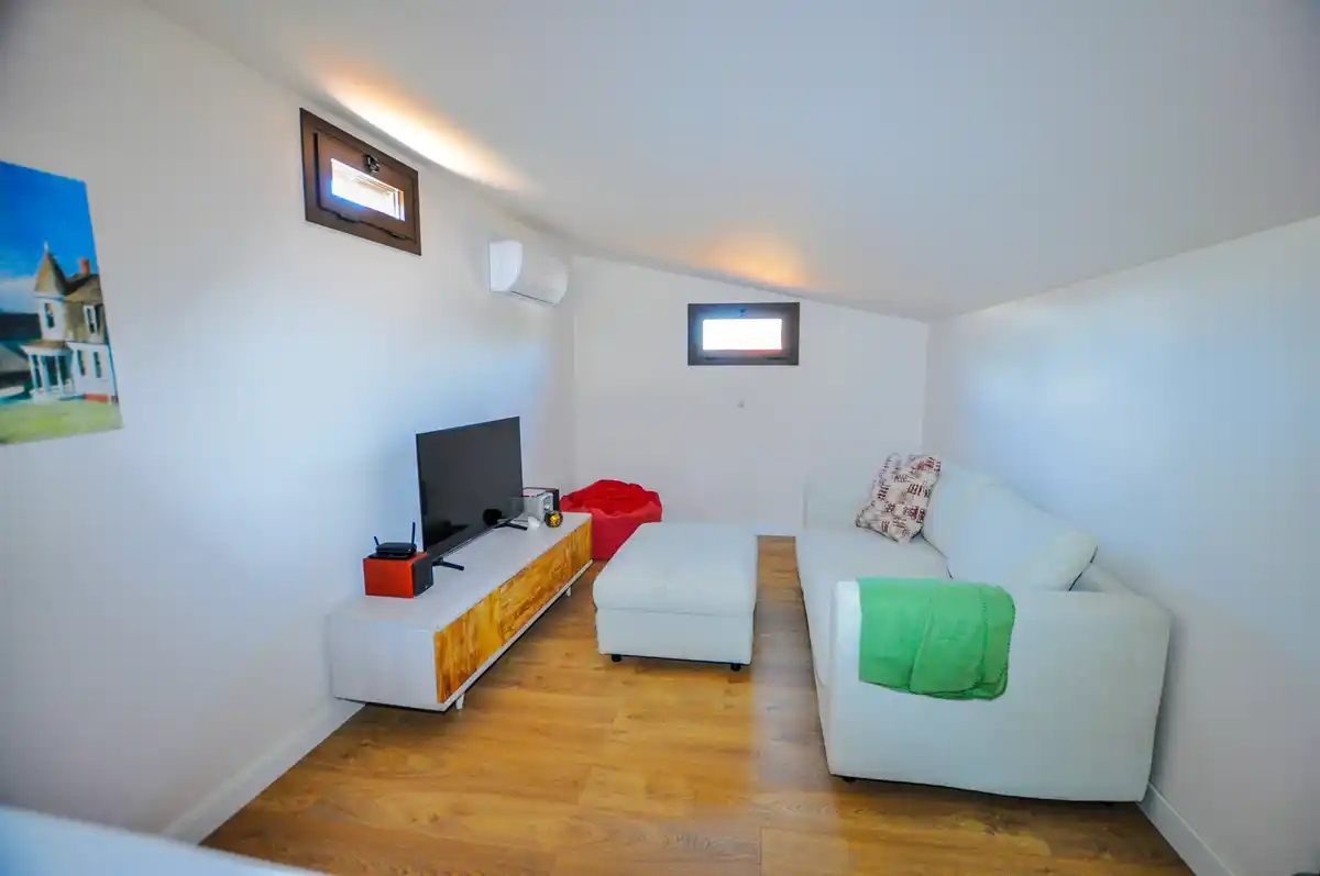 Casa reformada en venta con jardín en Sant Pere Pescador.