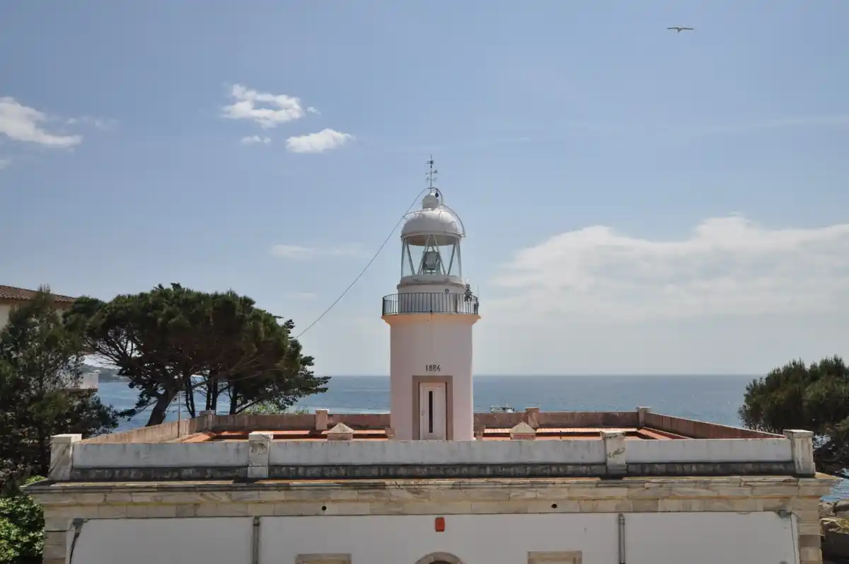 Roses. ¡A tan solo 30m de la playa y con licencia turística!