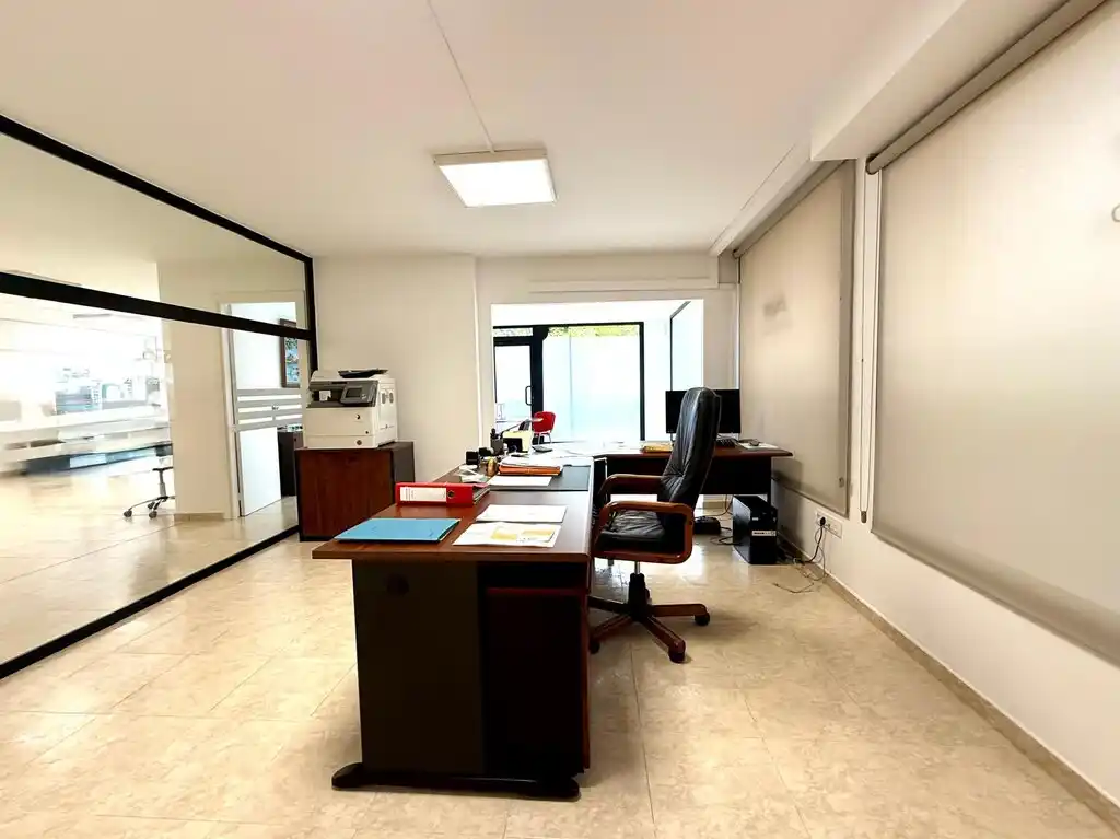 Local/oficina comercial en venta en Figueres (Carretera de Francia).