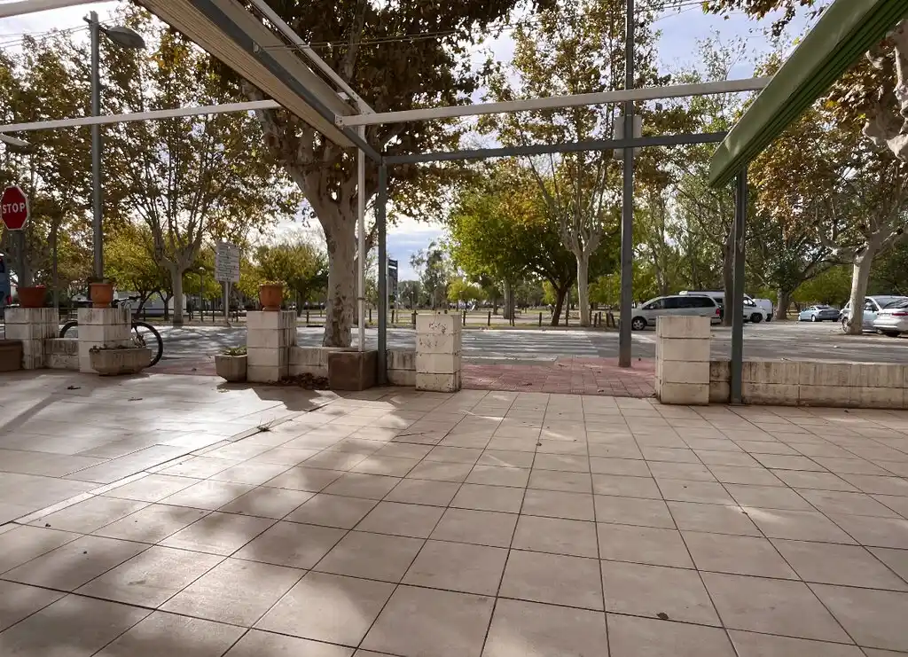 En venta local comercial zona Trabuc (Empuriabrava)