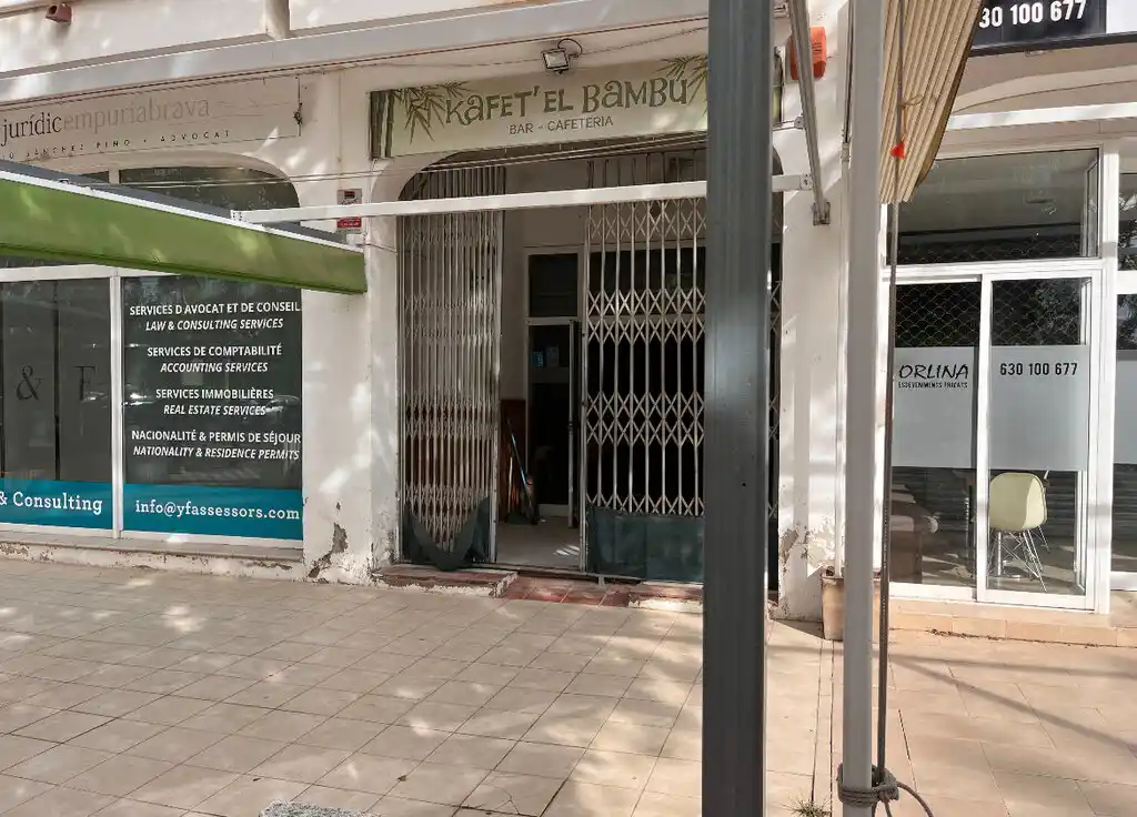 En venta local comercial zona Trabuc (Empuriabrava)
