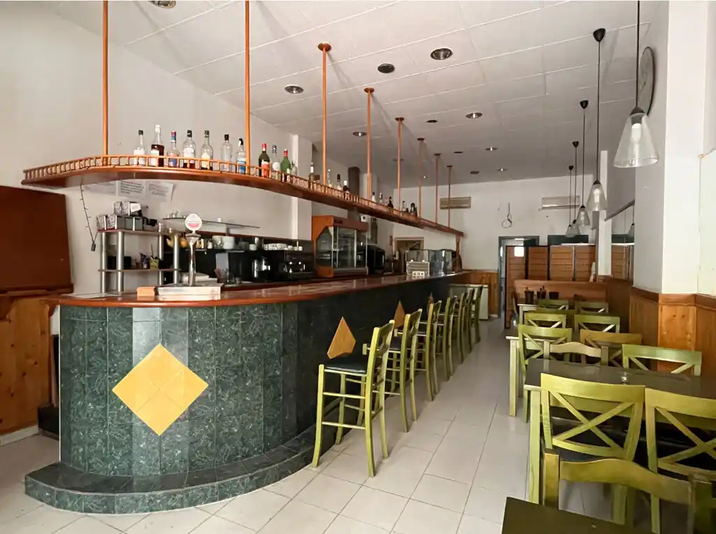 En venta local comercial zona Trabuc (Empuriabrava)