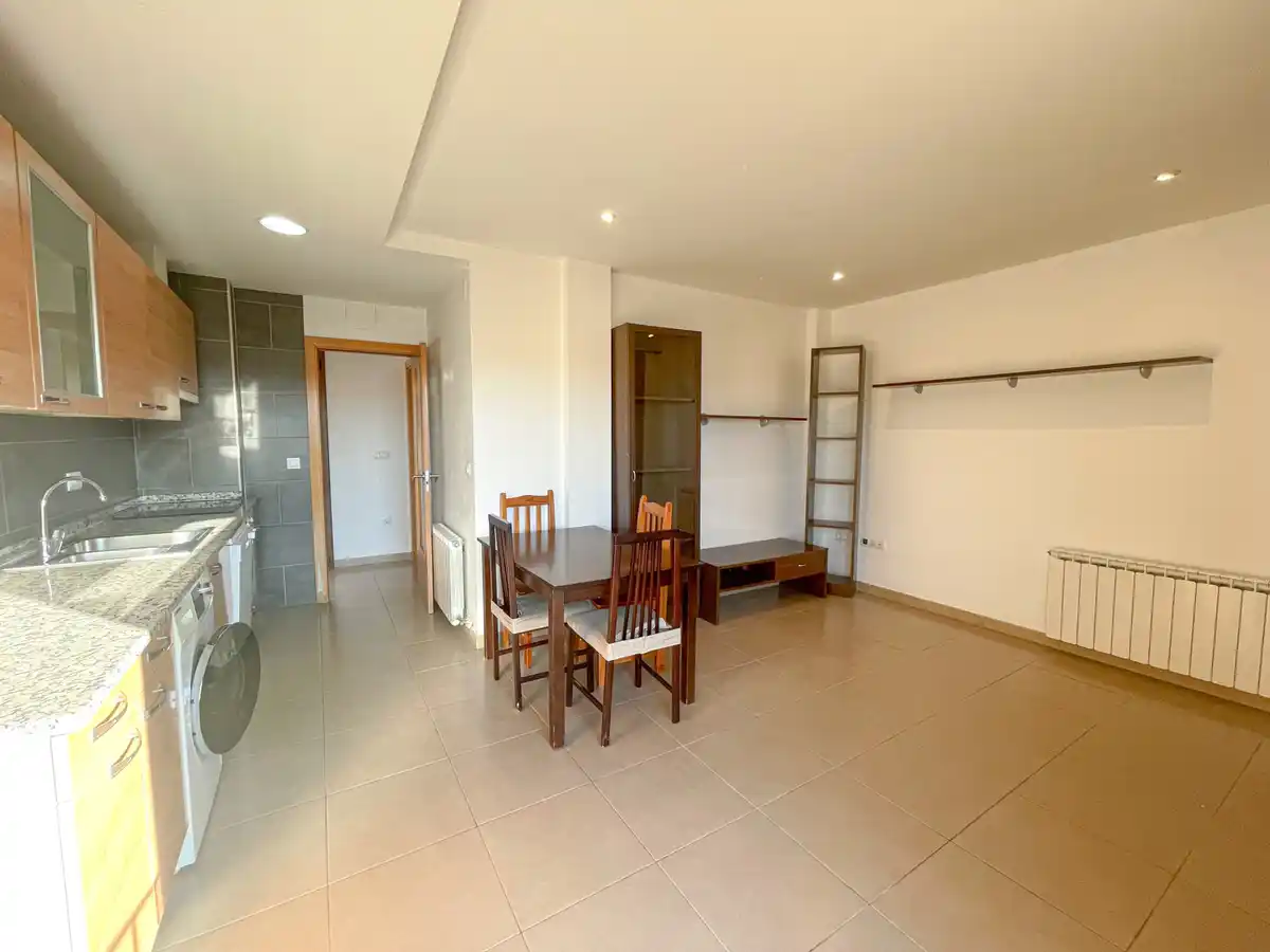 Se vende acogedor piso en Sant Climent Sescebes