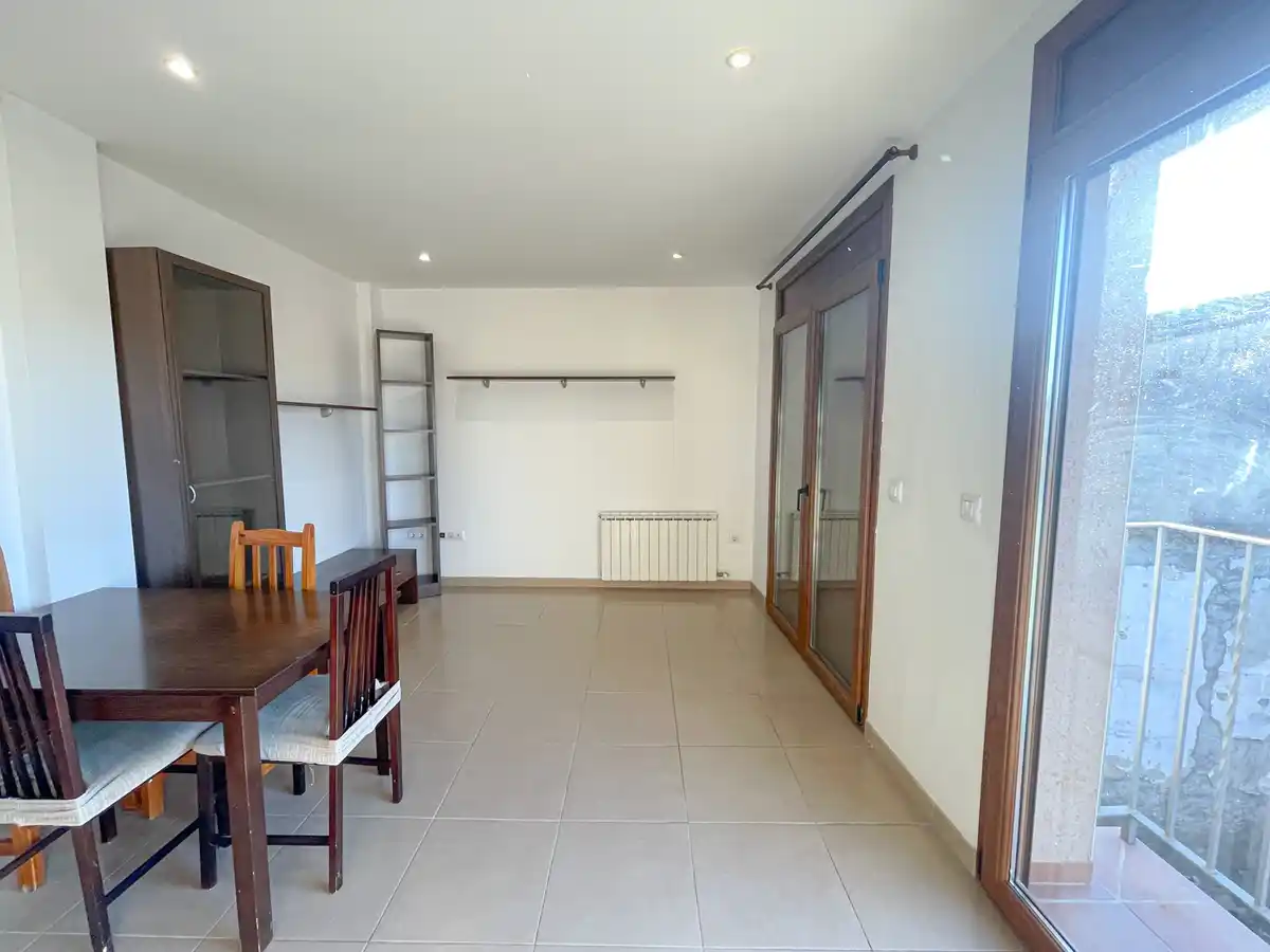 Se vende acogedor piso en Sant Climent Sescebes