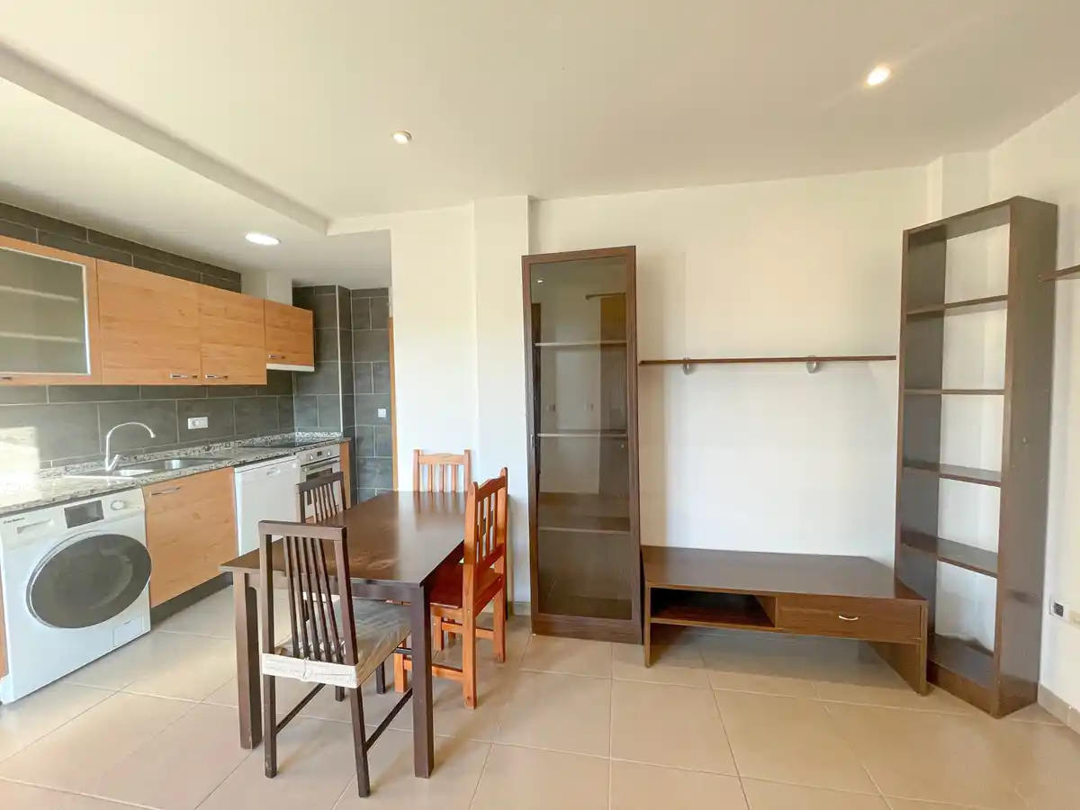 Se vende acogedor piso en Sant Climent Sescebes