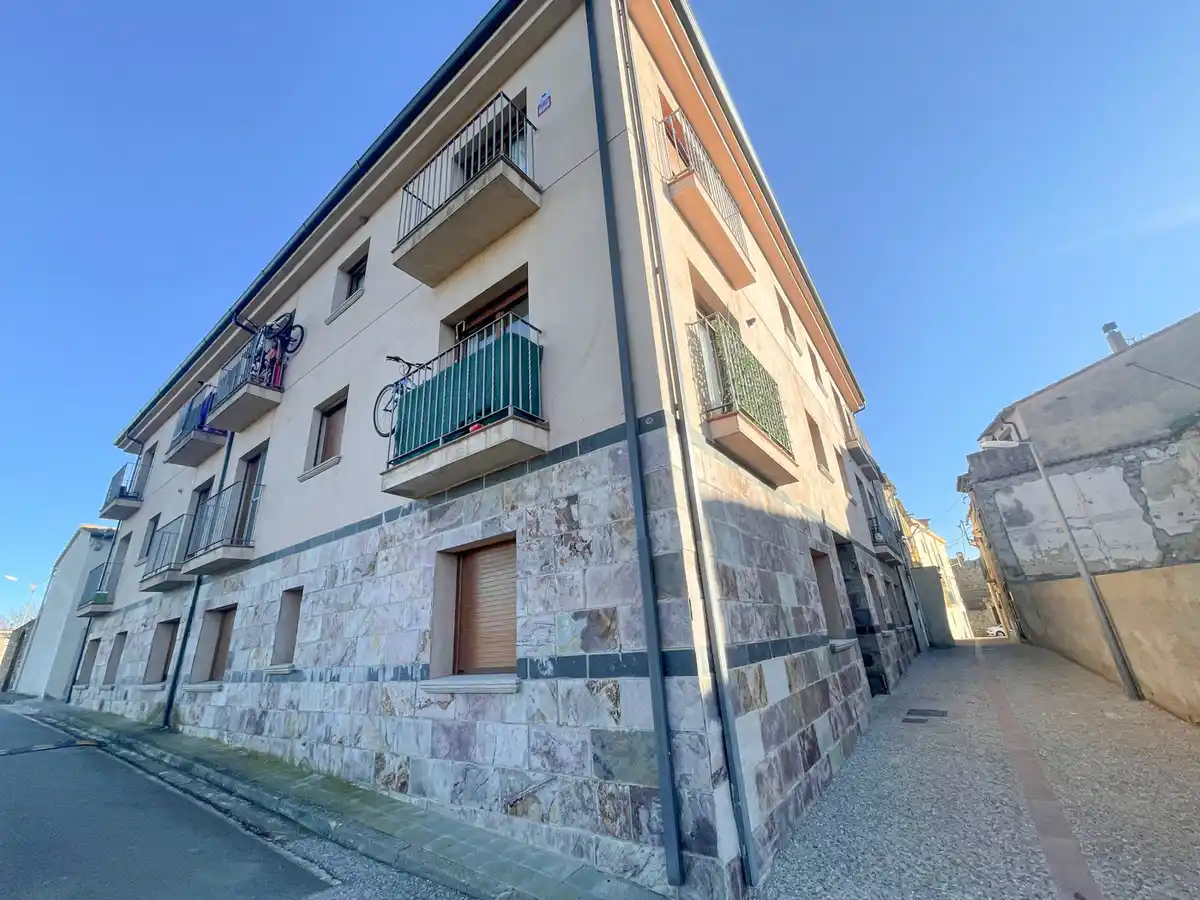 Se vende acogedor piso en Sant Climent Sescebes
