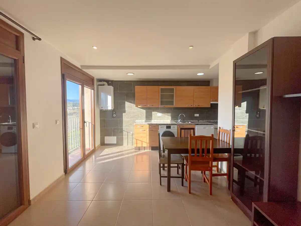 Se vende acogedor piso en Sant Climent Sescebes