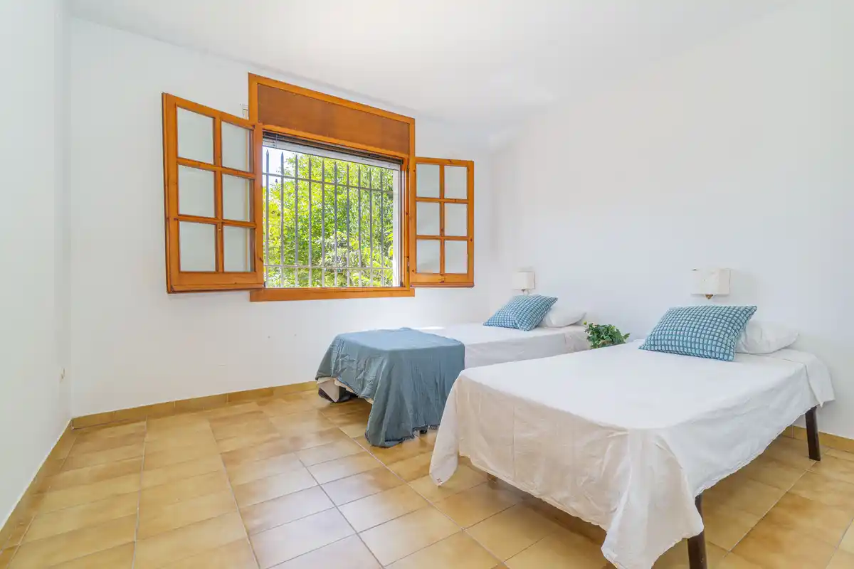Casa independiente de estilo rústico en Bon Relax, Sant Pere Pescador a 1Km de la playa.