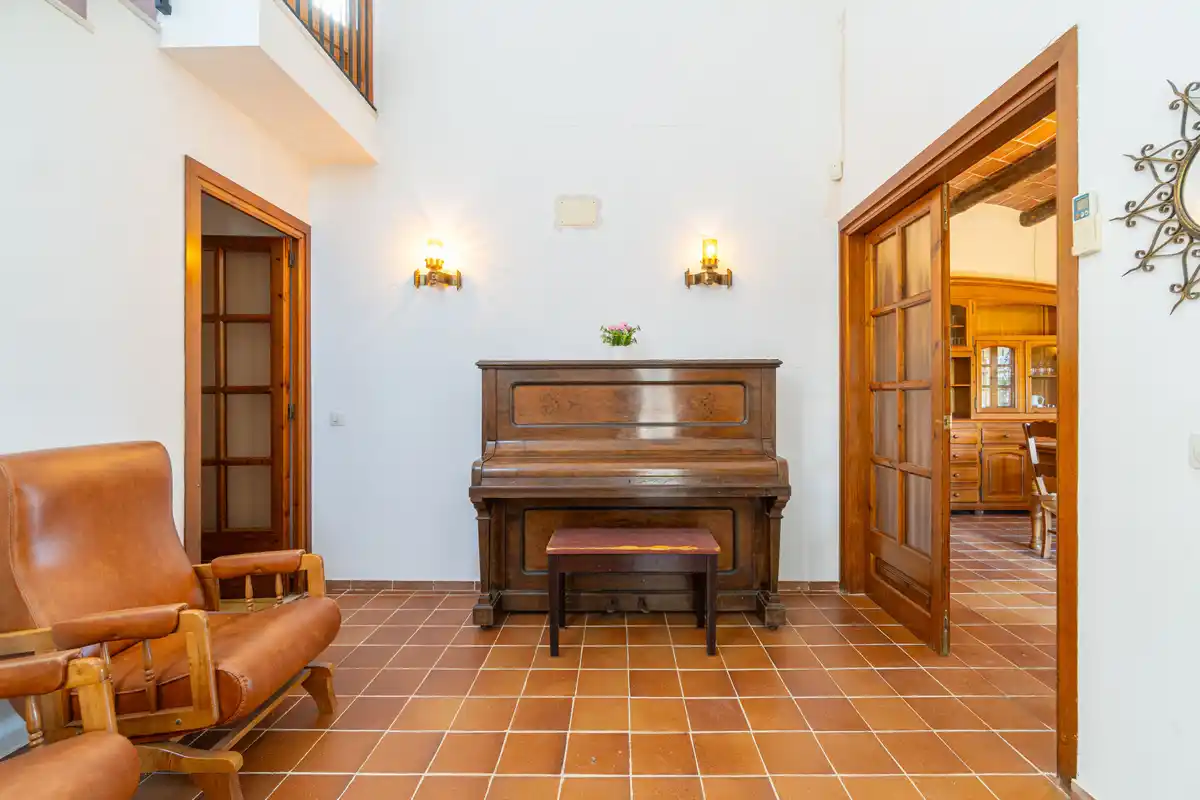 Casa independiente de estilo rústico en Bon Relax, Sant Pere Pescador a 1Km de la playa.
