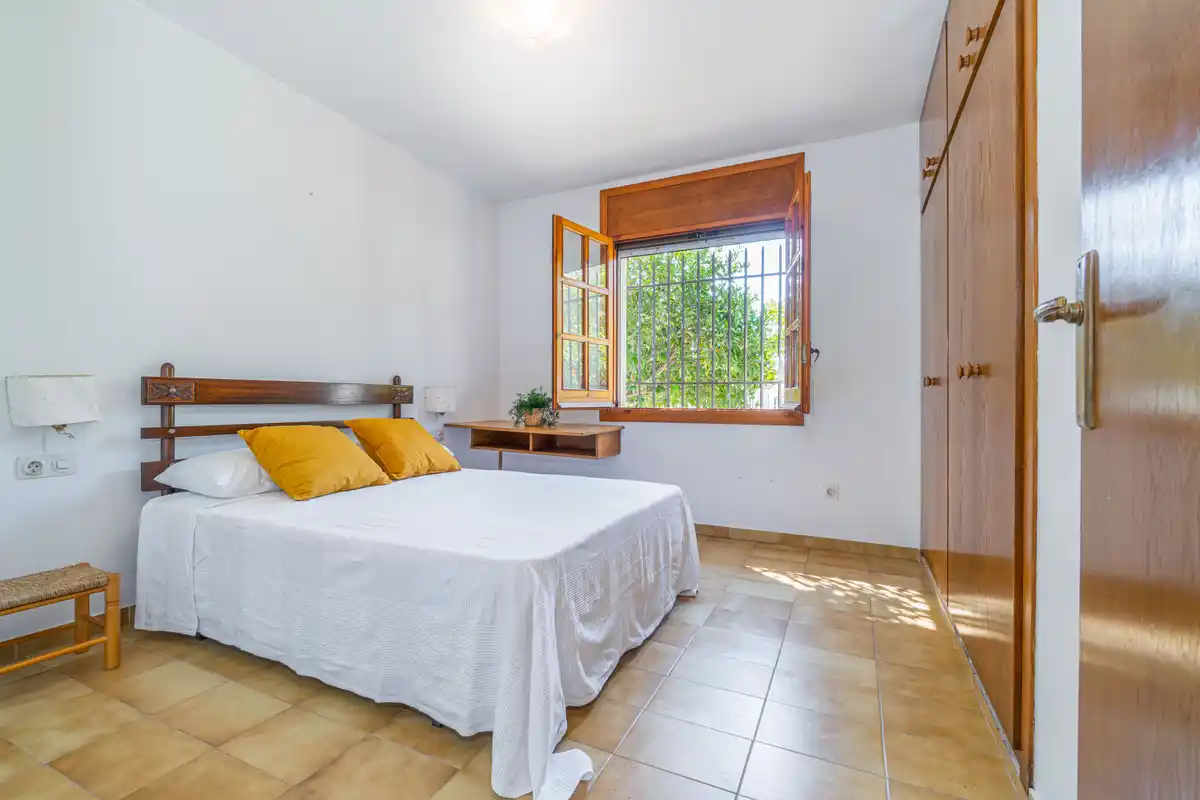 Casa independiente de estilo rústico en Bon Relax, Sant Pere Pescador a 1Km de la playa.