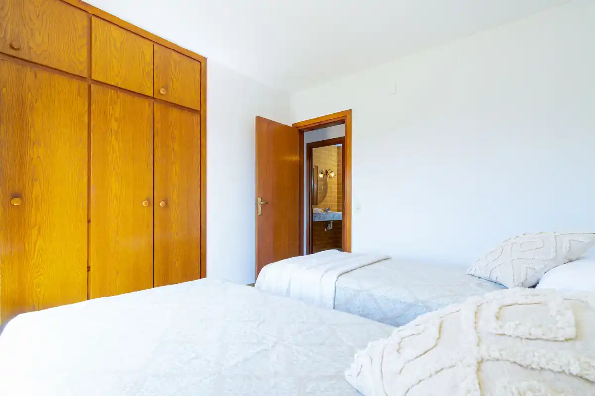 Casa independiente de estilo rústico en Bon Relax, Sant Pere Pescador a 1Km de la playa.