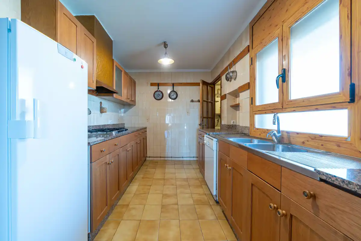Casa independiente de estilo rústico en Bon Relax, Sant Pere Pescador a 1Km de la playa.