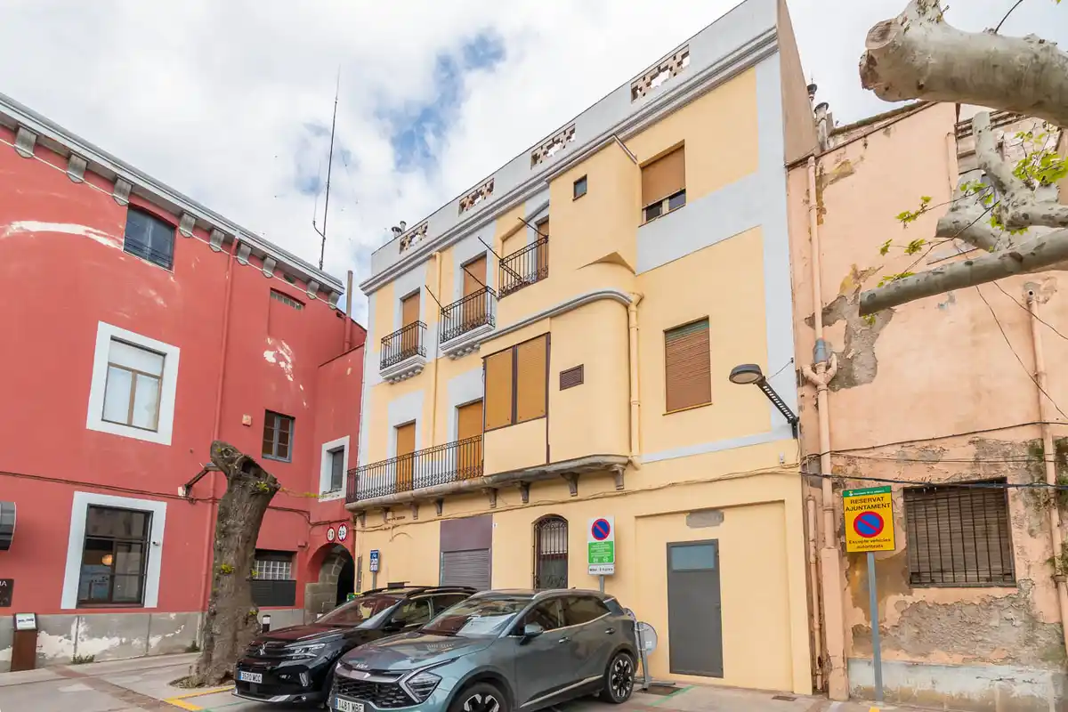 En venta edificio en el centro de La Jonquera.