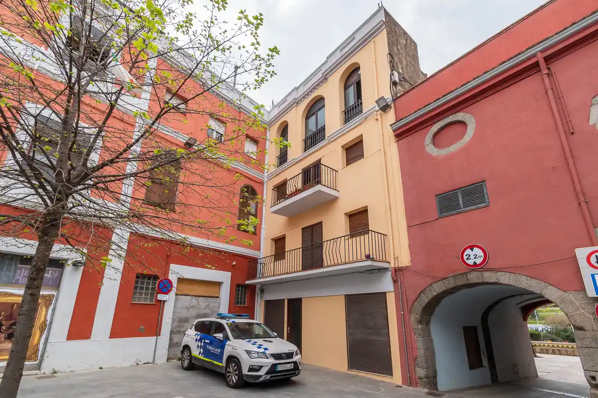 En venta edificio en el centro de La Jonquera.