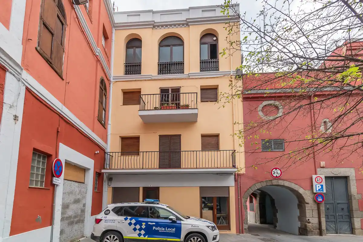 En venta edificio en el centro de La Jonquera.