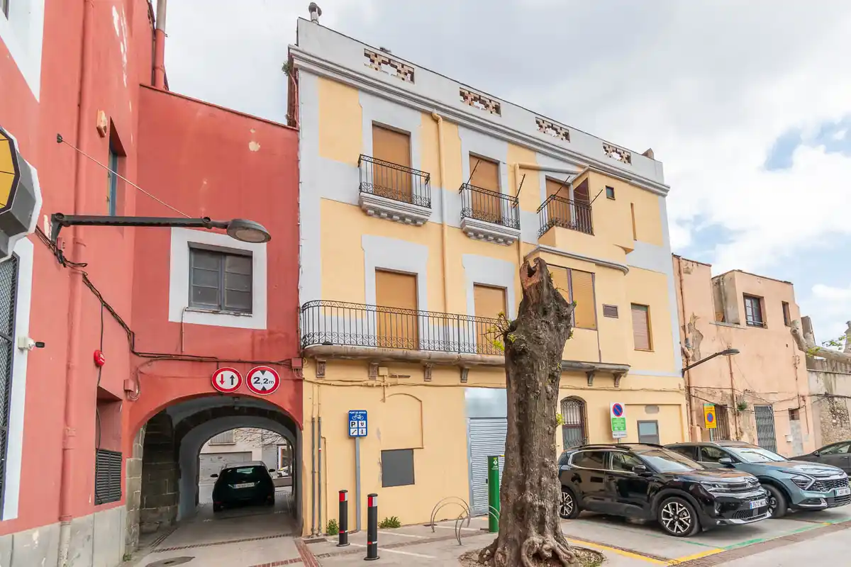 En venta edificio en el centro de La Jonquera.