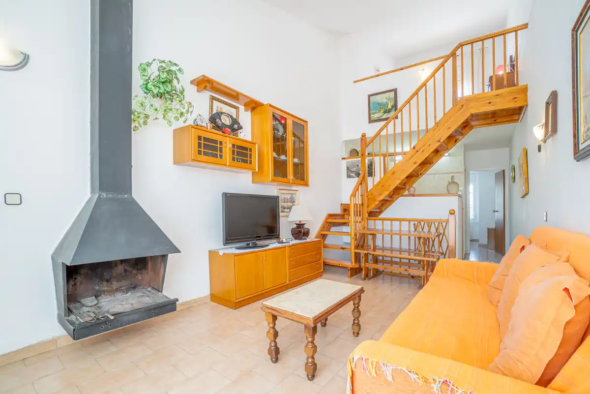 CASA ADOSADA  EN VENTA SECTOR SANT MAURICI