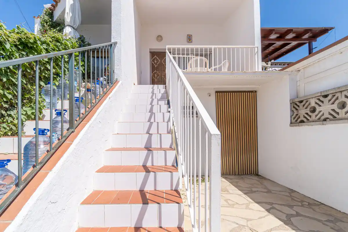 CASA ADOSADA  EN VENTA SECTOR SANT MAURICI